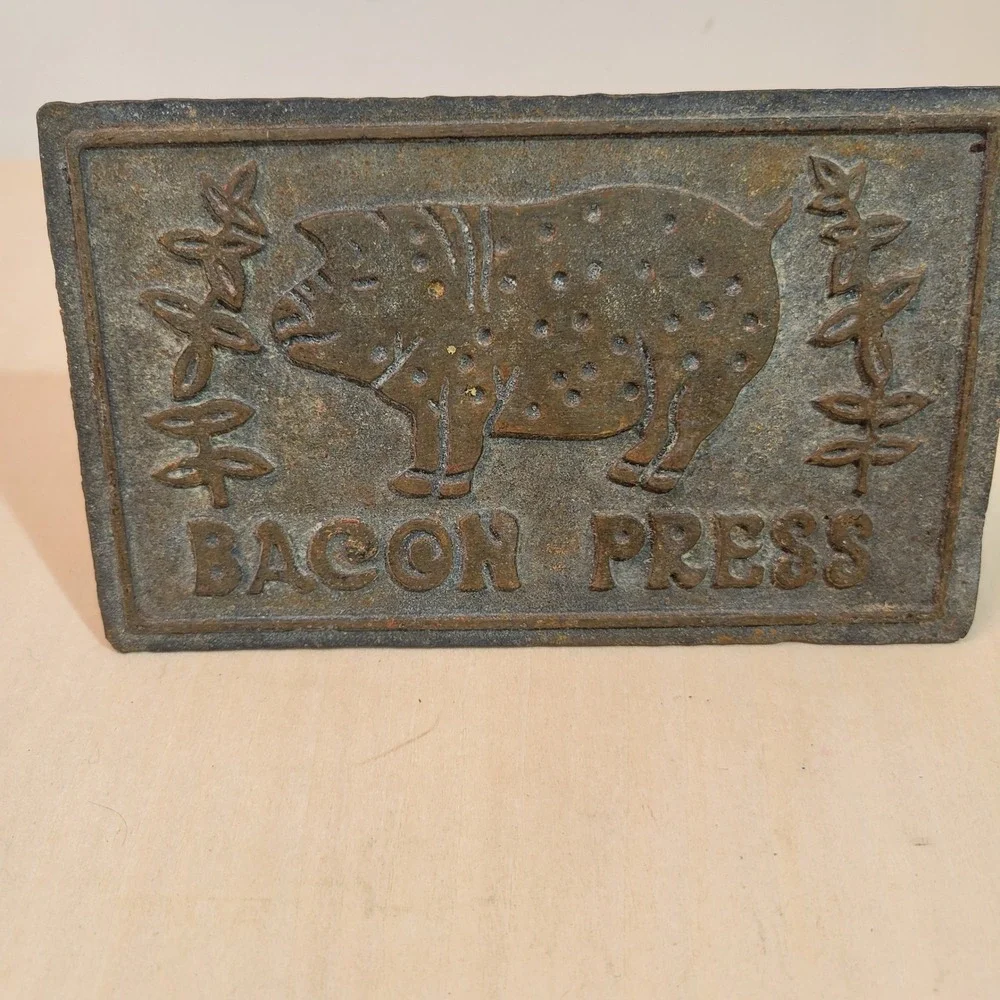 Vintage Cast Iron Bacon Press Pig Design Wooden Handle Kitchen Tool